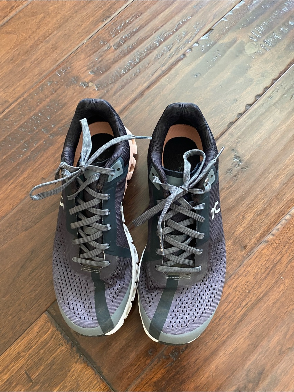Women’s Gradient Black Lace-Up Running Sneakers